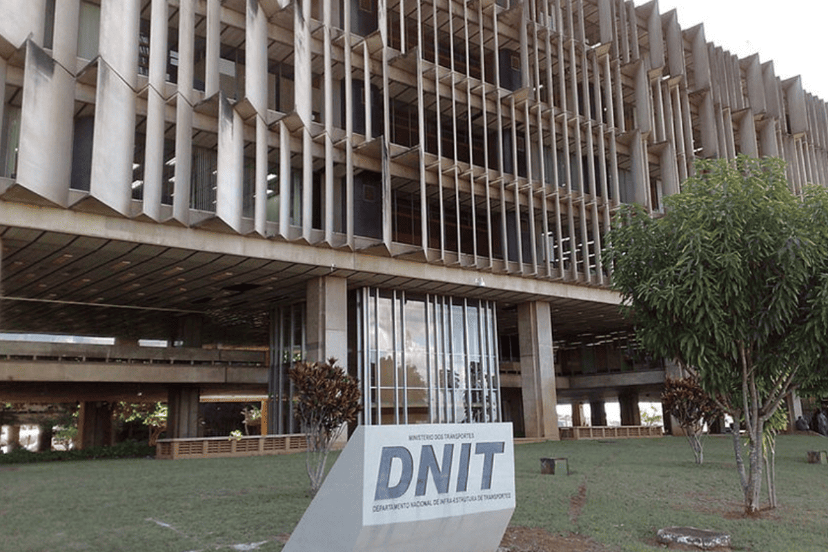 Suplente de Alcolumbre tinha informante dentro do Dnit, diz PF