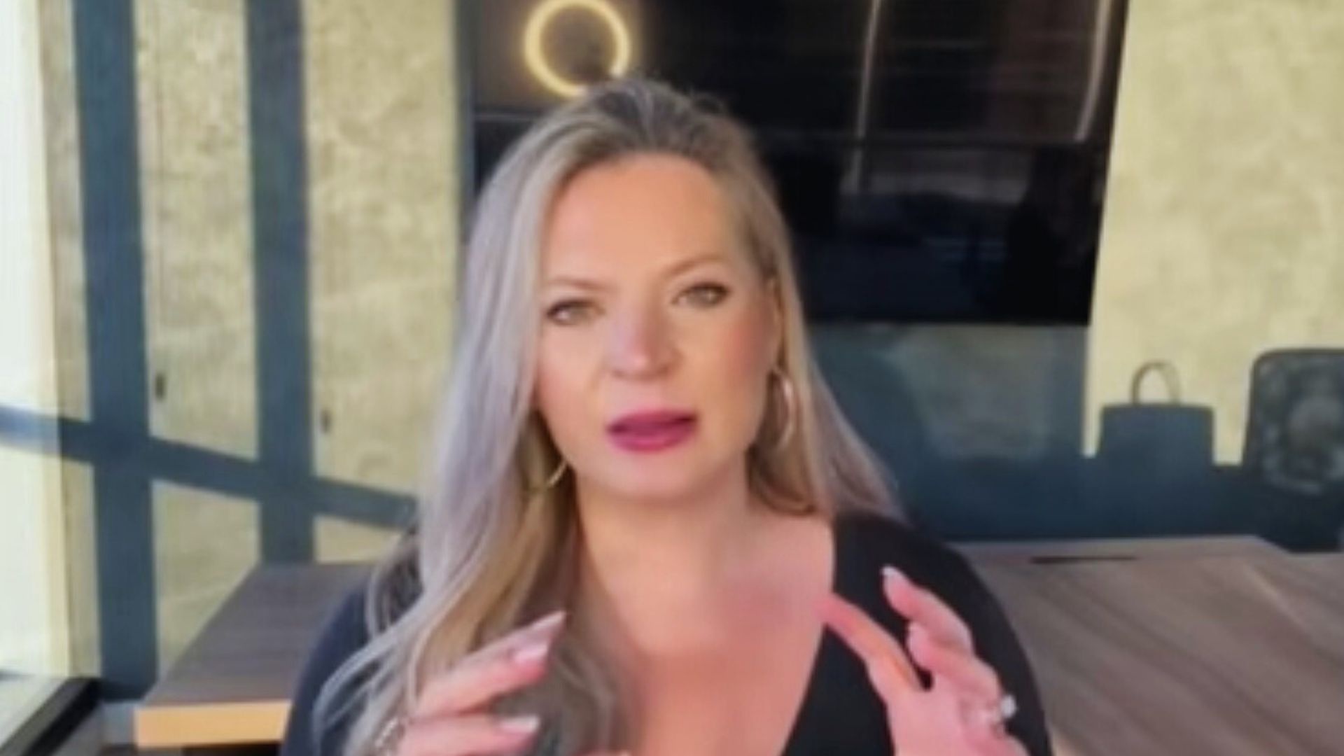 Em nova entrevista, Joice volta à carga contra Bolsonaro