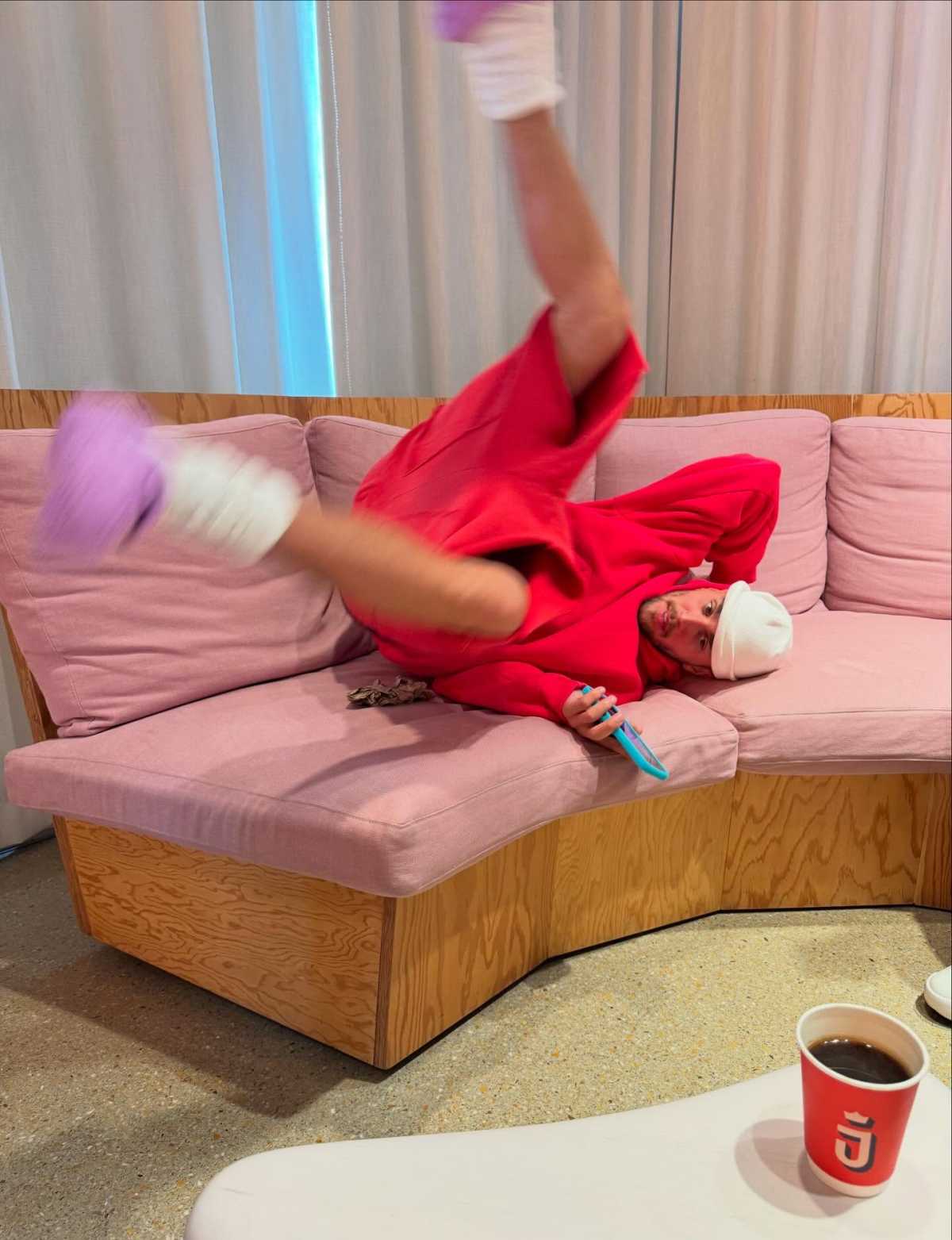 Justin Bieber posta prévia de possível chuteira da SKYLRK - Metrópoles