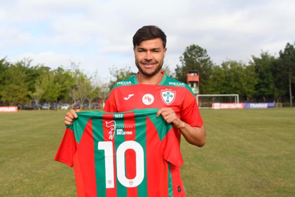  Cristiano mostra Patrocínio Social na camisa da Portuguesa SP no Brasileirão Série D