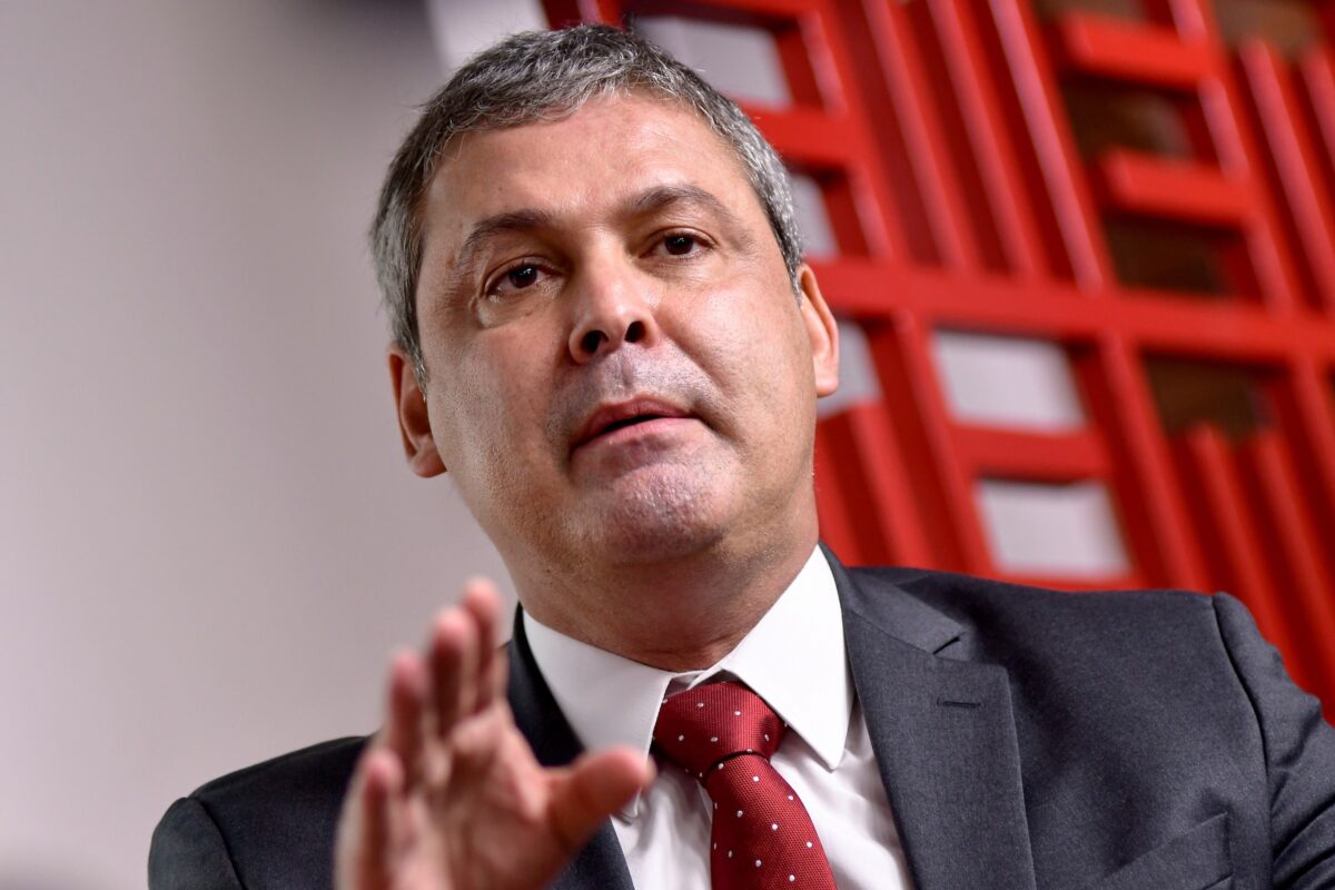 Extrema-direita deve ter rótulo de “traidor nacional”, diz Lindbergh
