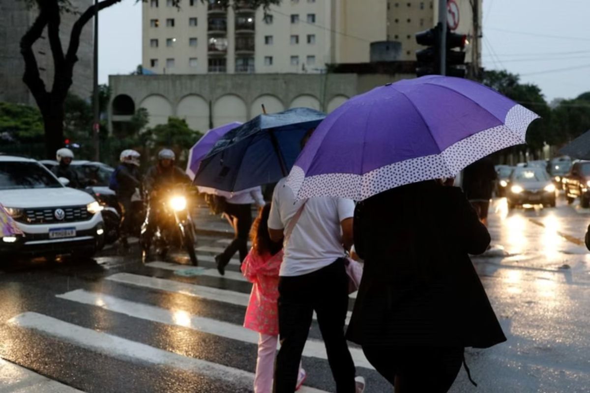 Após calorão, temperaturas caem e chuvas atingem várias regiões; veja