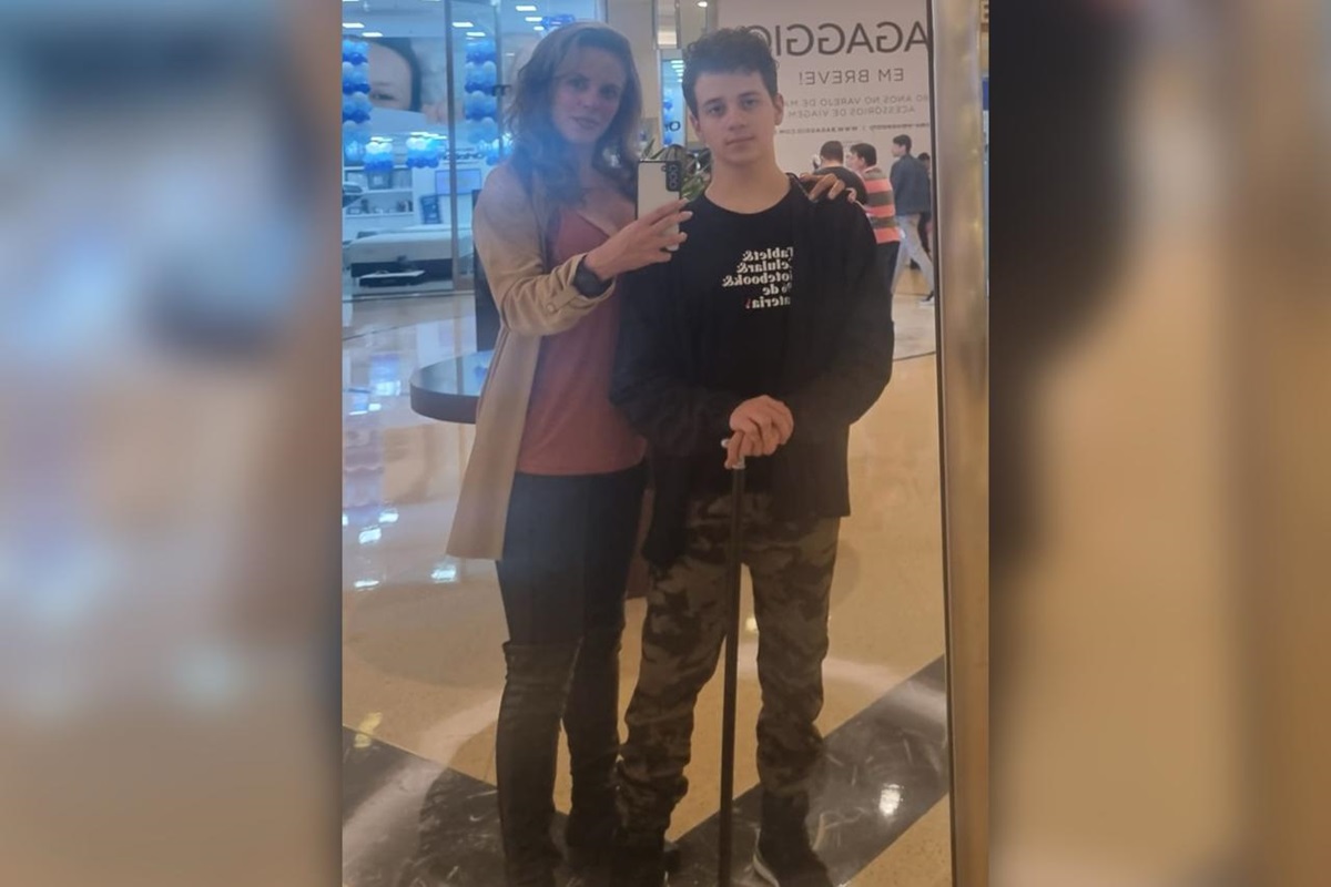 Monica e Renato Rodrigues. Ele tem ataxia de Friedreich.