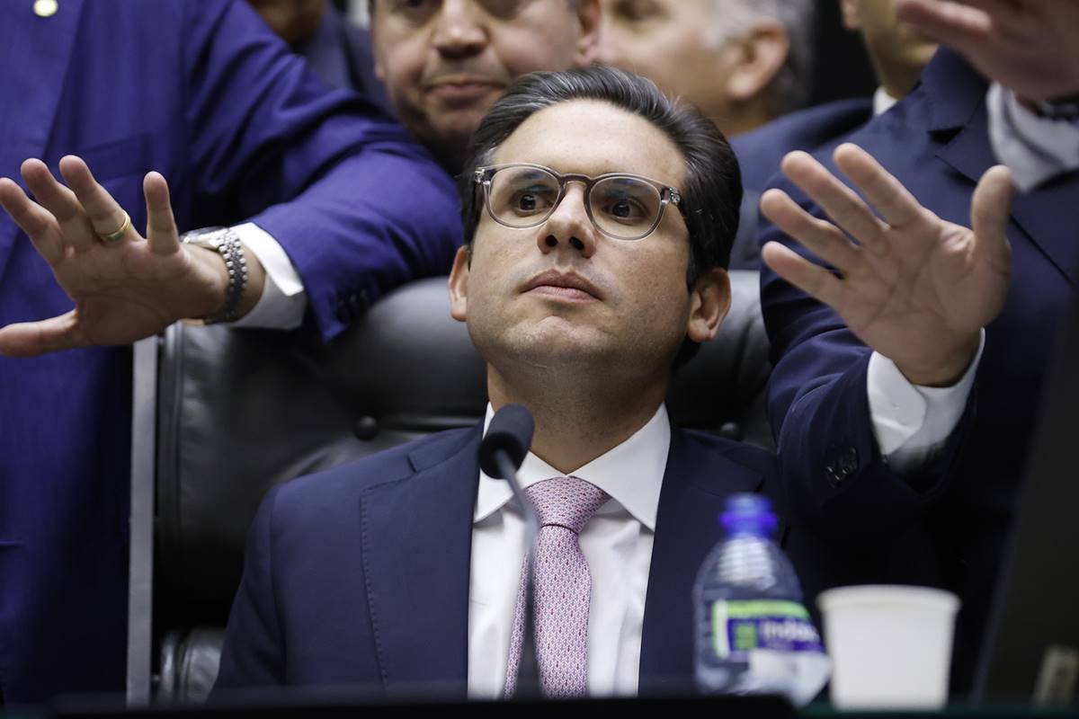 Os avanços e recuos de Hugo Motta para punir os golpistas da Câmara