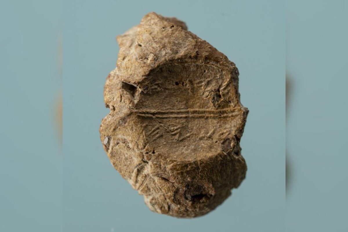 Selo de 2,6 mil anos com nome bíblico é encontrado em Jerusalém