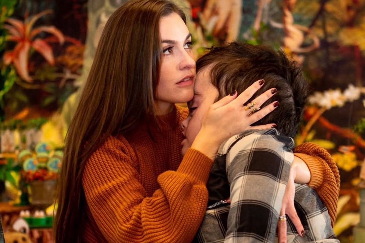 “Formiguinha”, diz nora de Ratinho ao mostrar o filho comendo doce