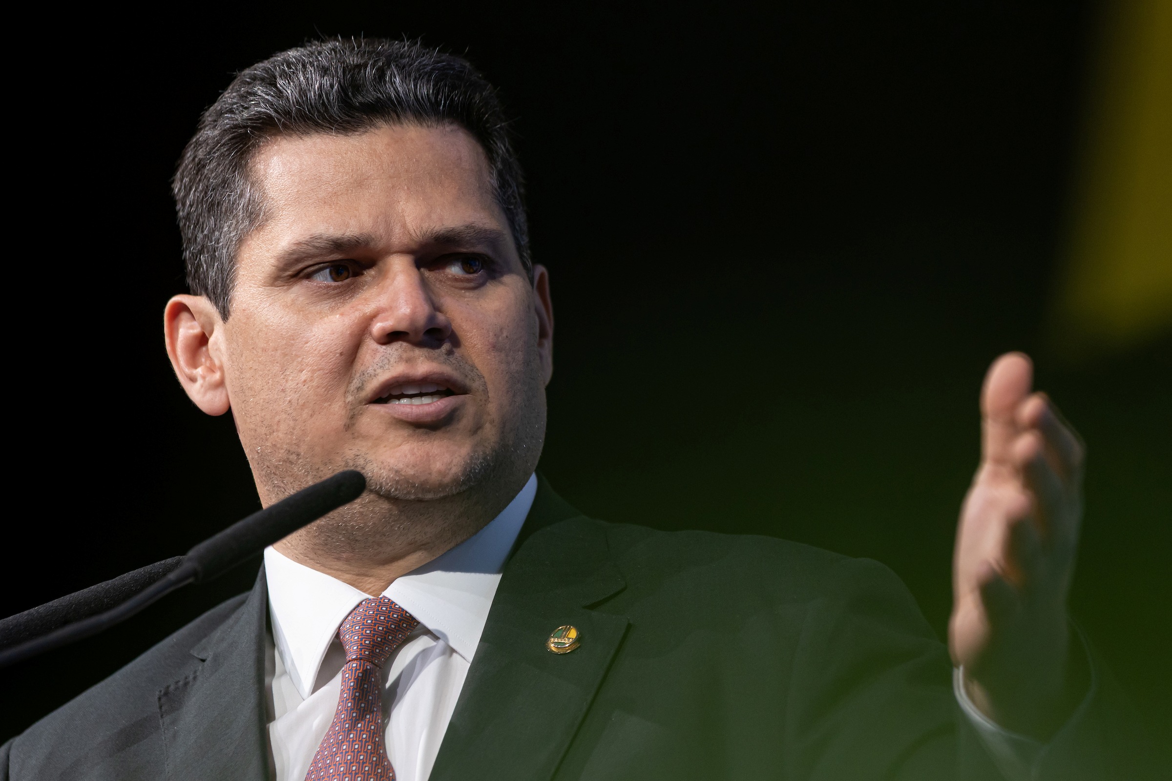 Alcolumbre critica “criminalização das emendas” após decisão de Dino