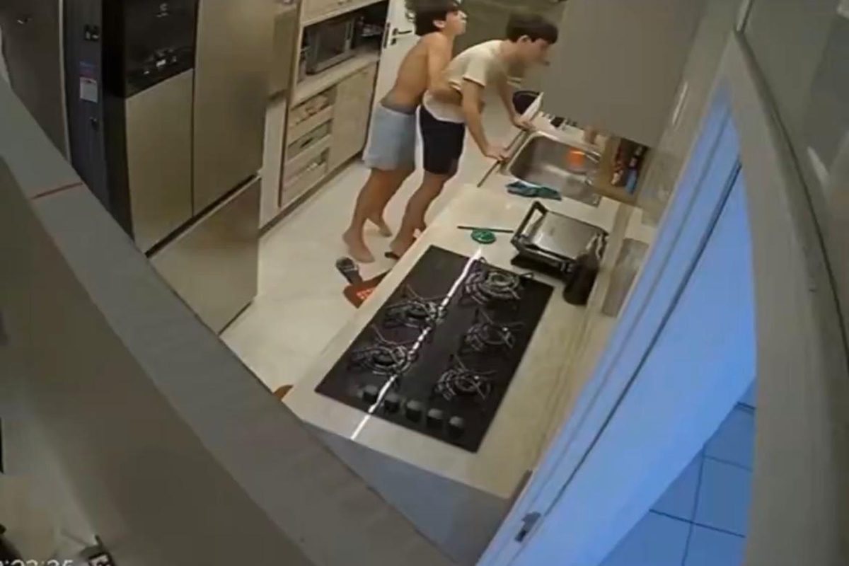 Vídeo. Garoto de 13 anos salva primo engasgado com manobra de Heimlich