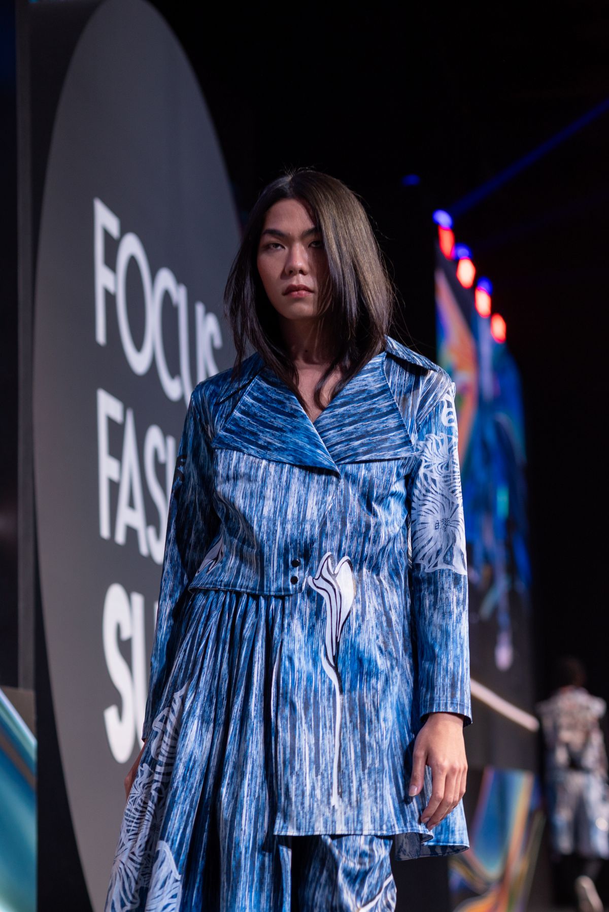 Foto com cor. Desfile (Re) Estampa no Focus Fashion Summit - Metrópoles