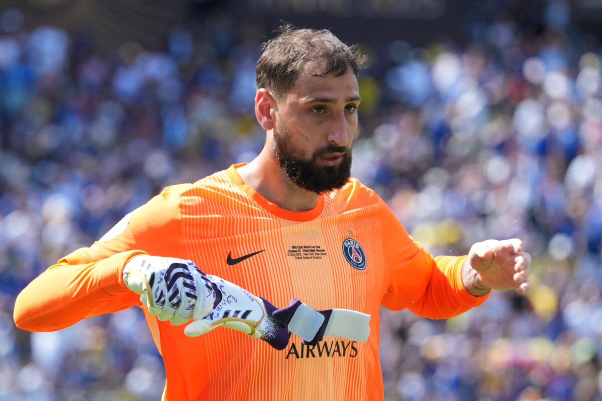 Vai ficar? Donnarumma participa de treino do PSG após especulações