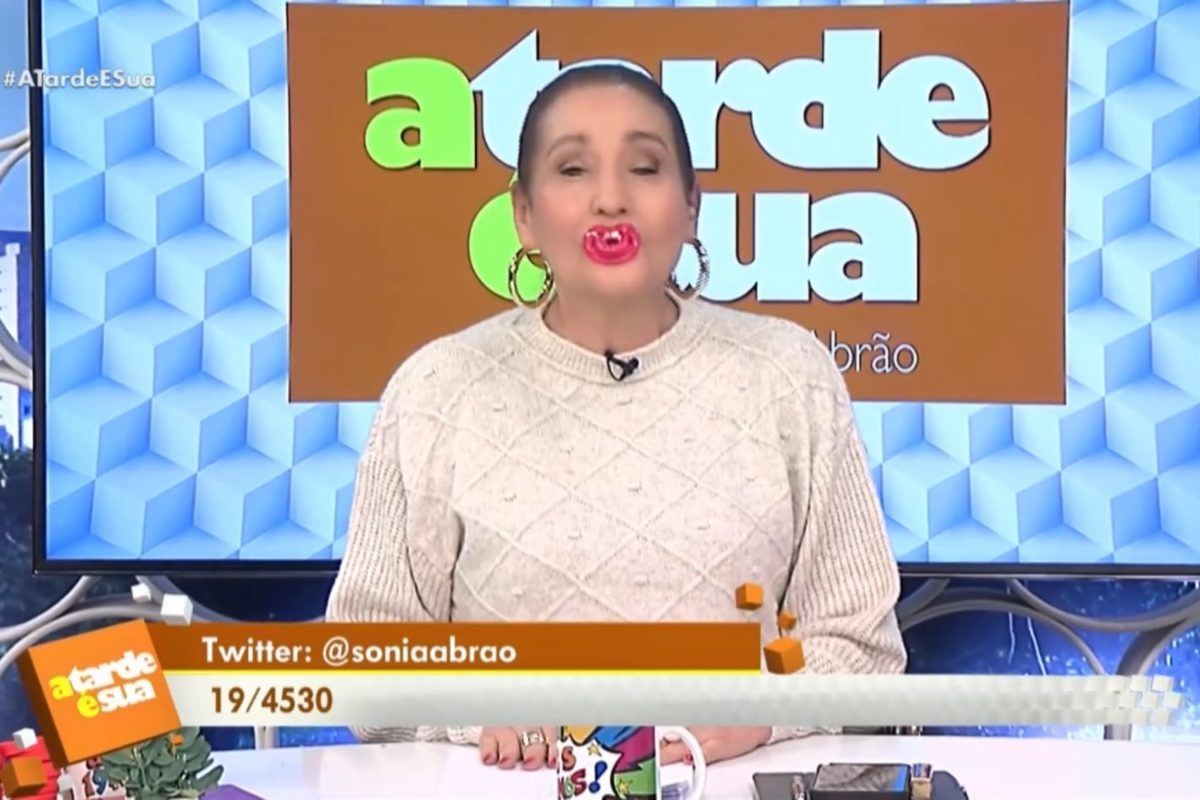 sonia-abrao-abre-programa-chupando-chupeta-assista - metrópoles