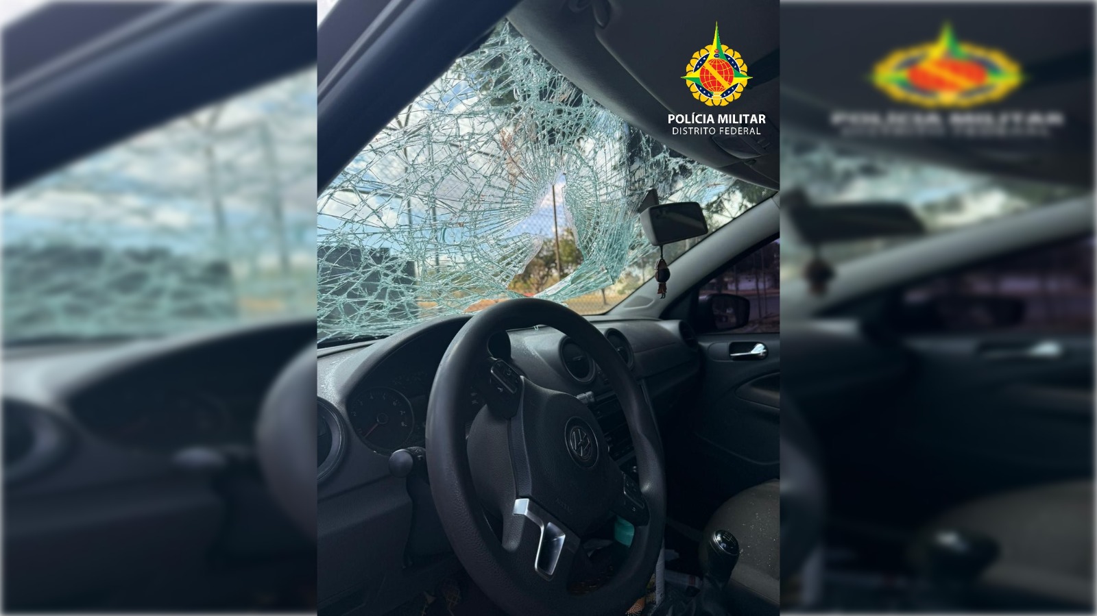 Enfurecido, marido quebra parabrisa e se pendura em carro em movimento