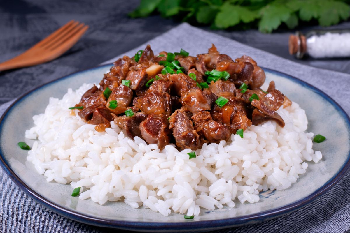 foto colorida prato de comida com moela
