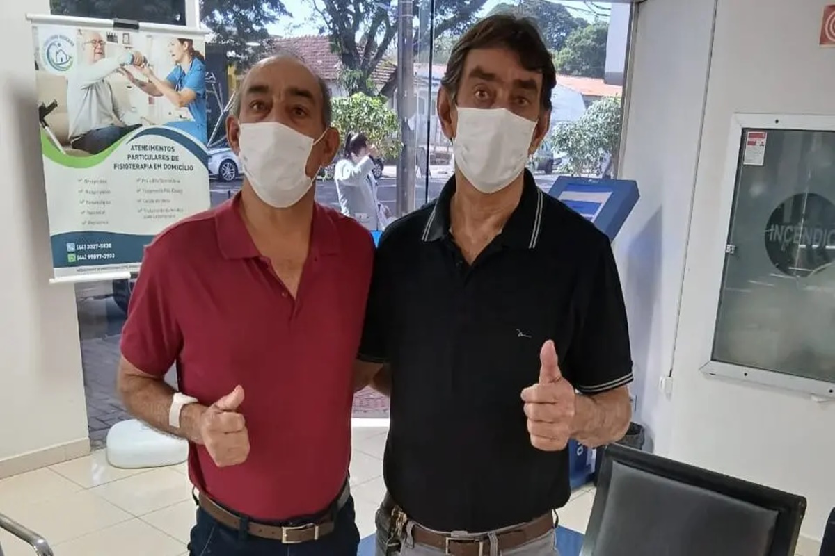 Irmãos com doença renal recebem rins do mesmo doador