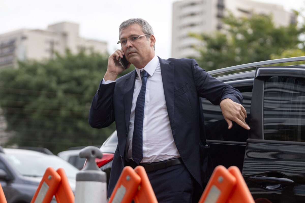 Líder do PT reage a EUA por revogar visto de criança: “Gesto pequeno”