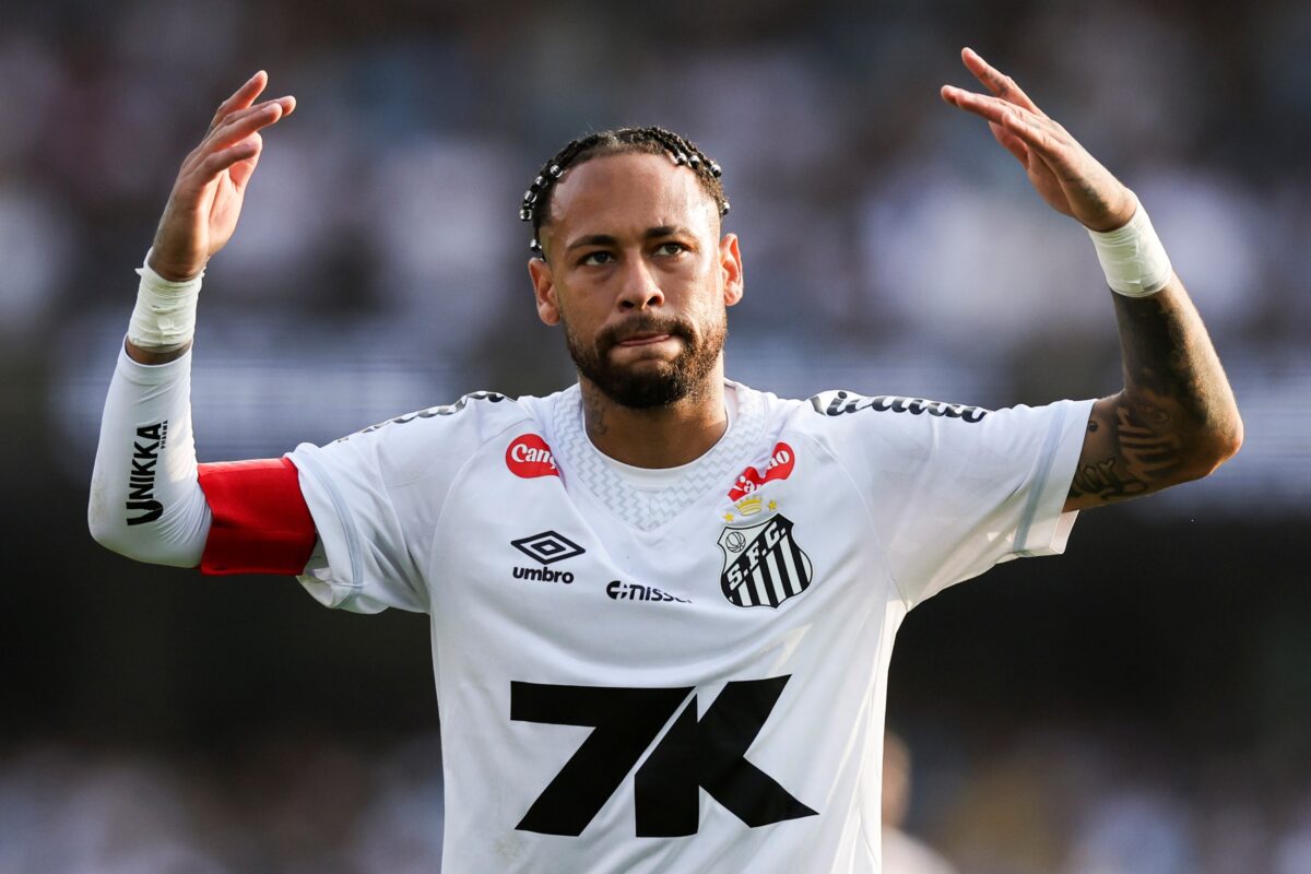 Neymar é suspenso e desfalca Santos no dia do aniversário do filho