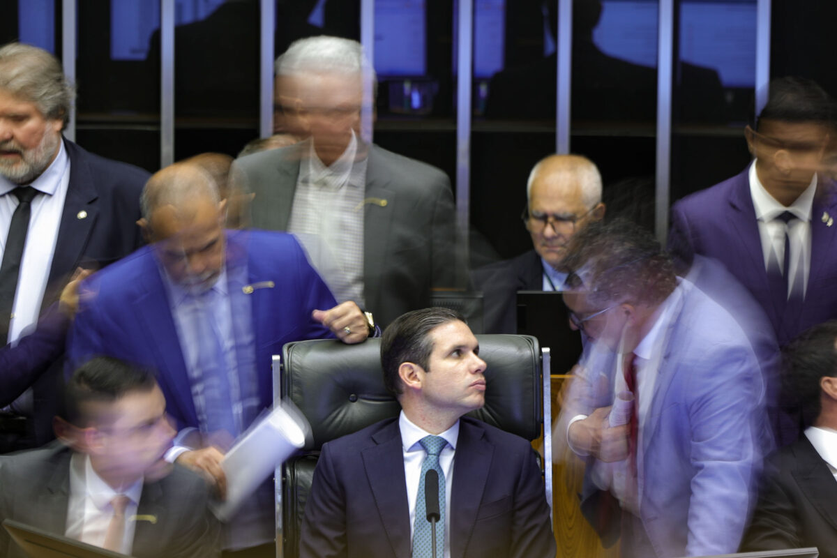 O duplo revés de Hugo Motta com a anistia