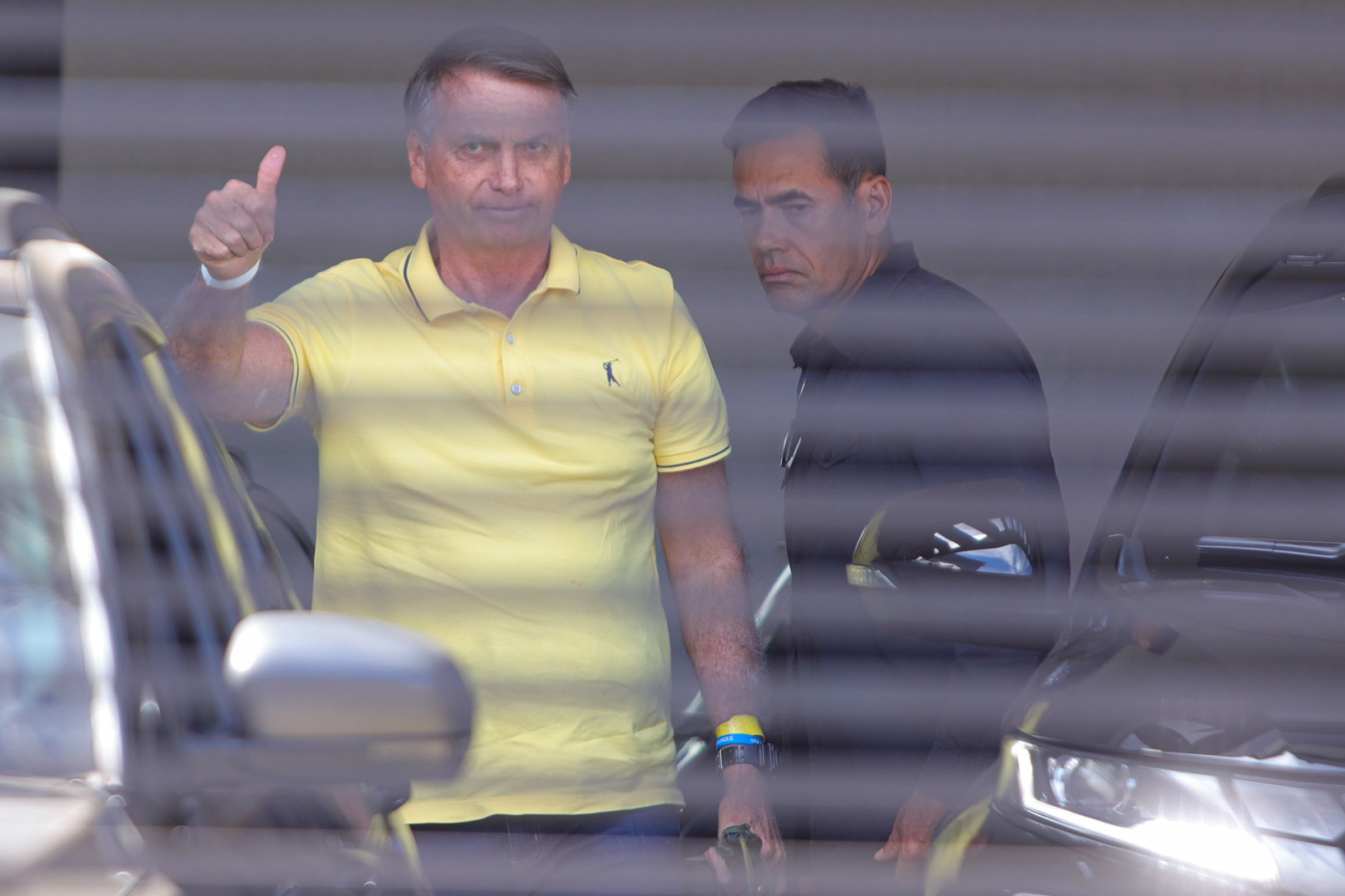 Moraes determina reforço de policiamento na casa de Bolsonaro
