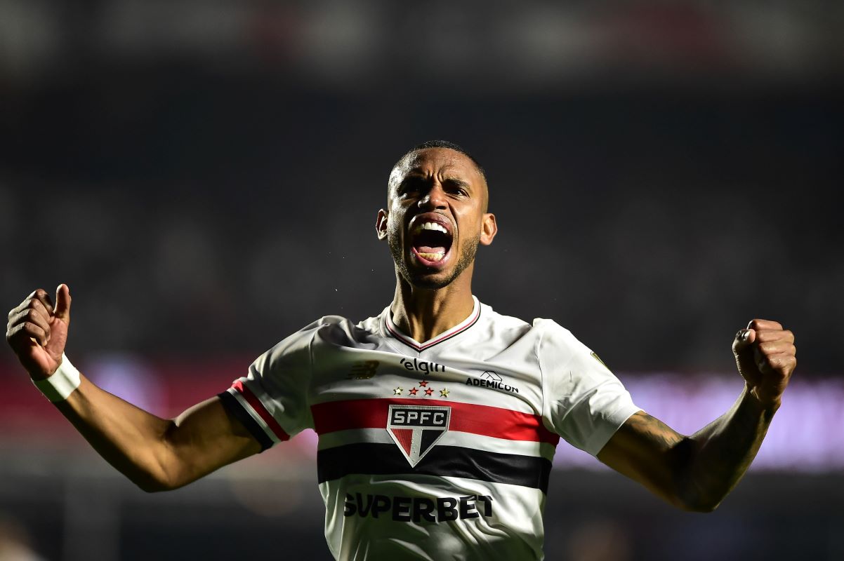 São Paulo vence nos pênaltis e vai às quartas de final da Libertadores
