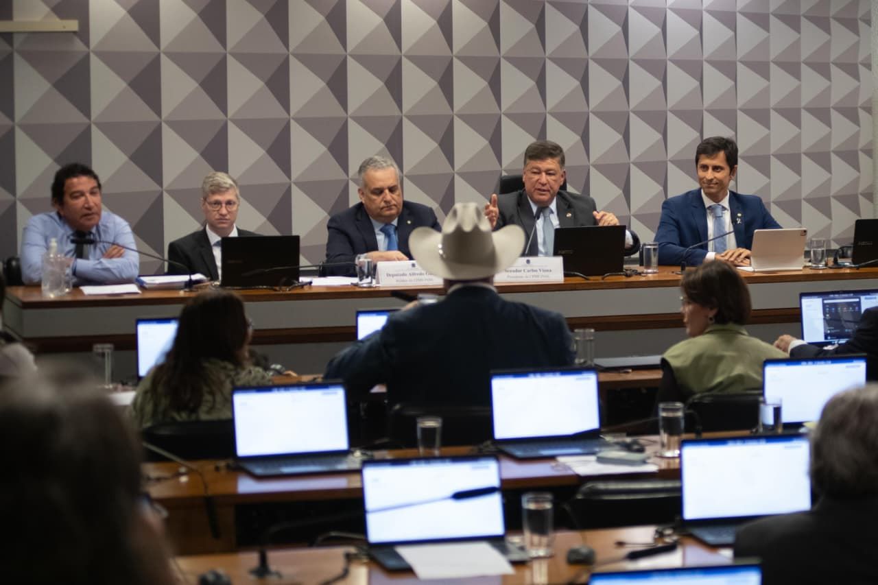 Derrotado, governo articula troca de membros em CPMI mirando maioria
