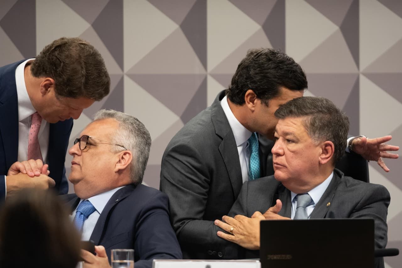 Senador do DF protocola convocação de irmão de Lula para CPMI