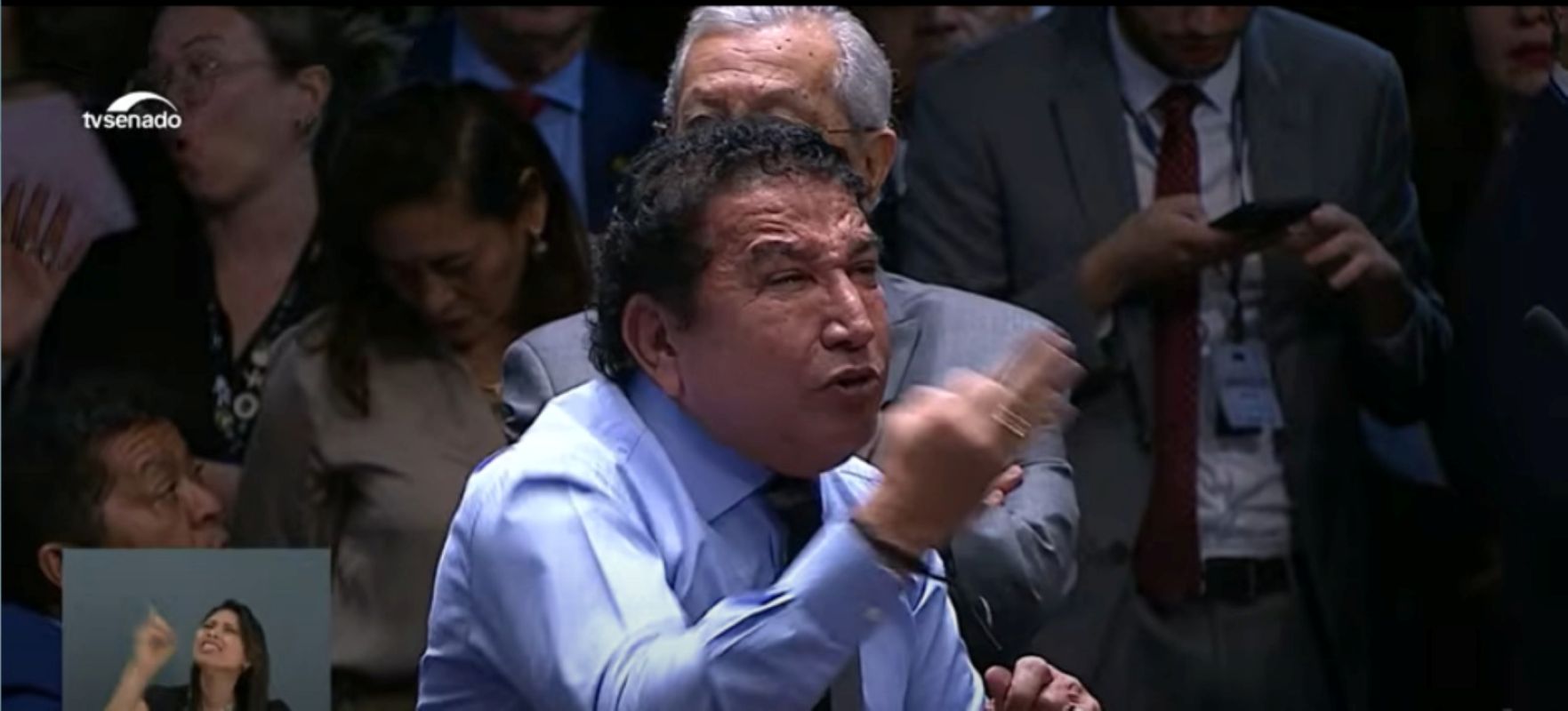Magno Malta volta a defender Marcos do Val: “Davi, faça alguma coisa”