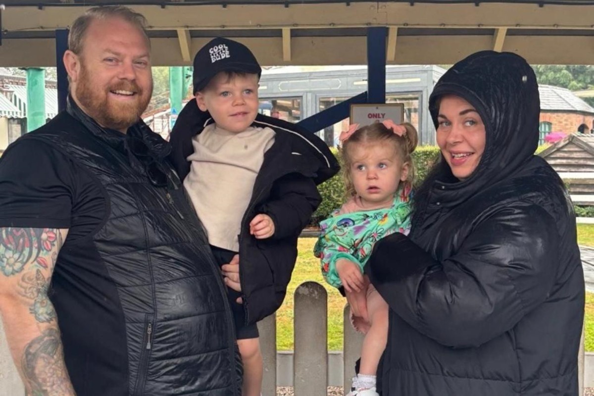 Mathew Rutherford e Laura Lineker com os filhos Marnie e Freddie. Metrópoles