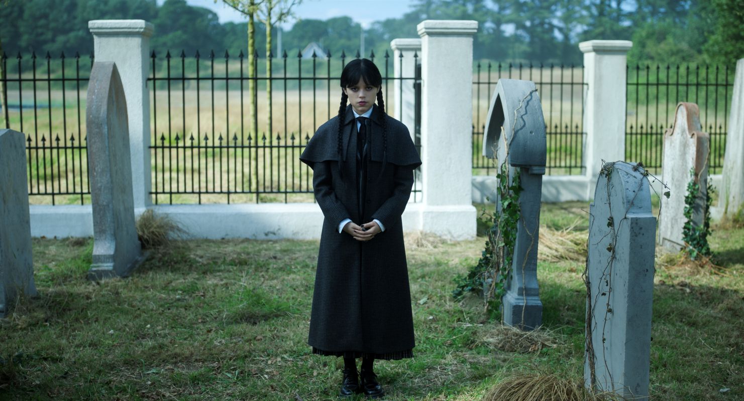 foto com cor. jenna ortega como wandinha addams - metrópoles