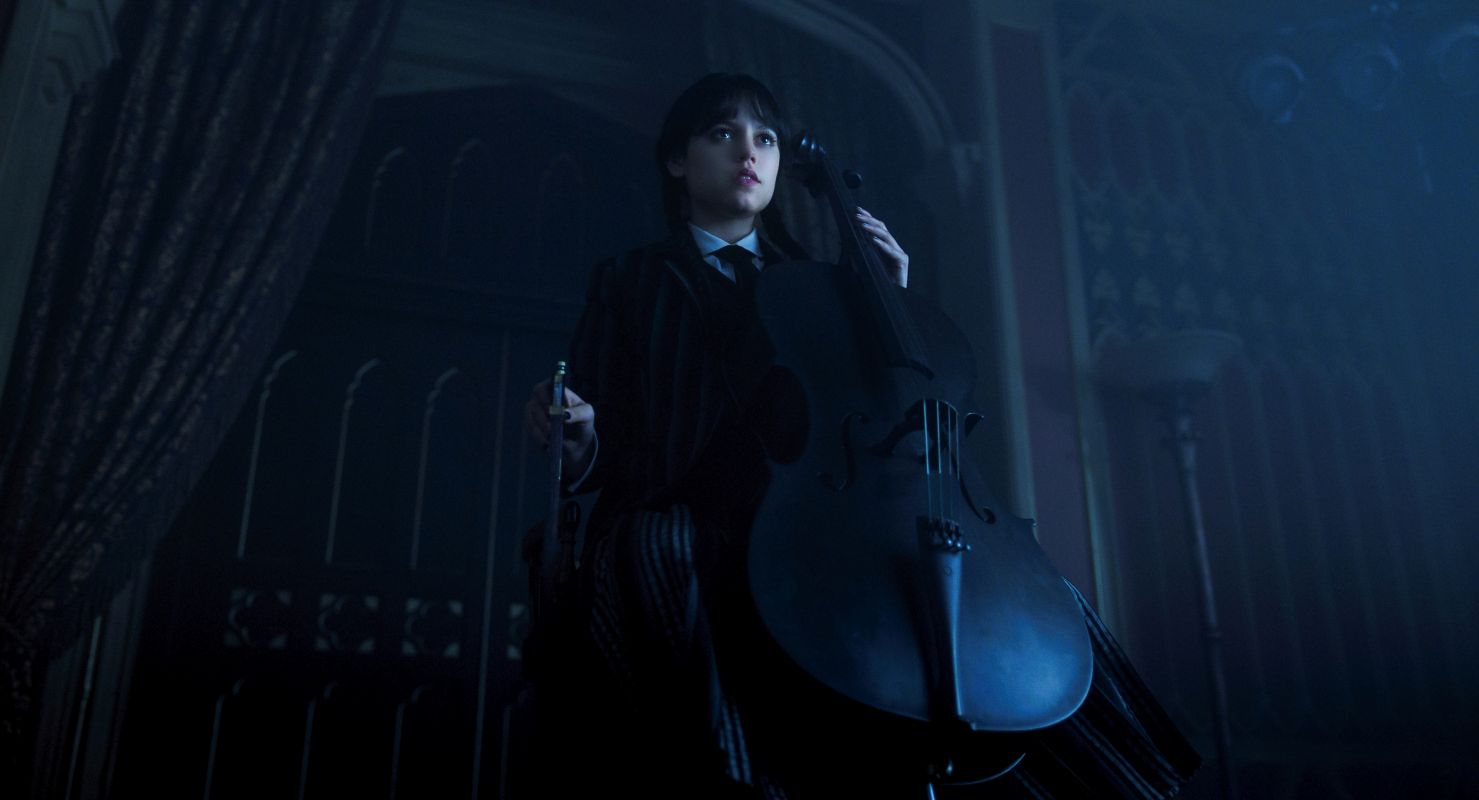 foto com cor. jenna ortega como wandinha addams - metrópoles