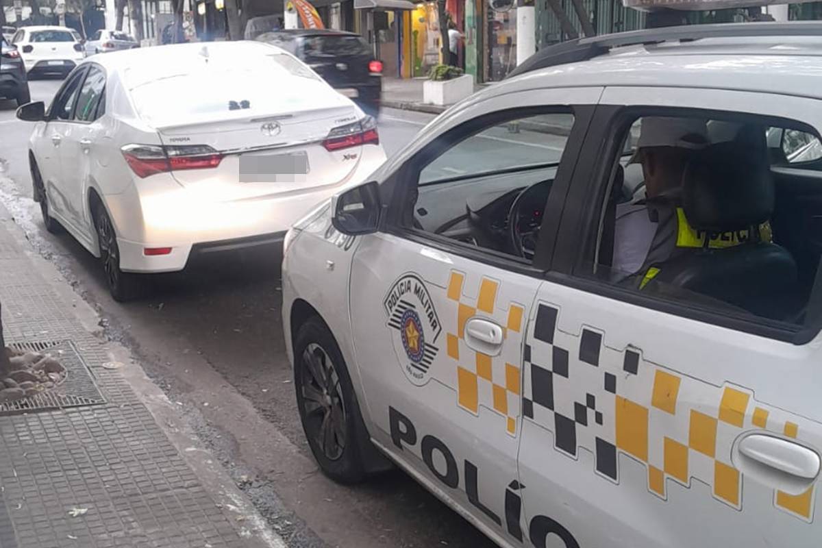 Carro com milhares de multas de velocidade é detido pela polícia em SP