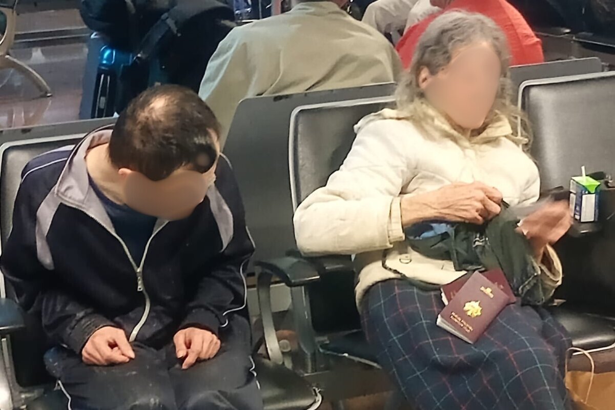 Abandonados, francesa e filho com down “moram” 5 dias em aeroporto