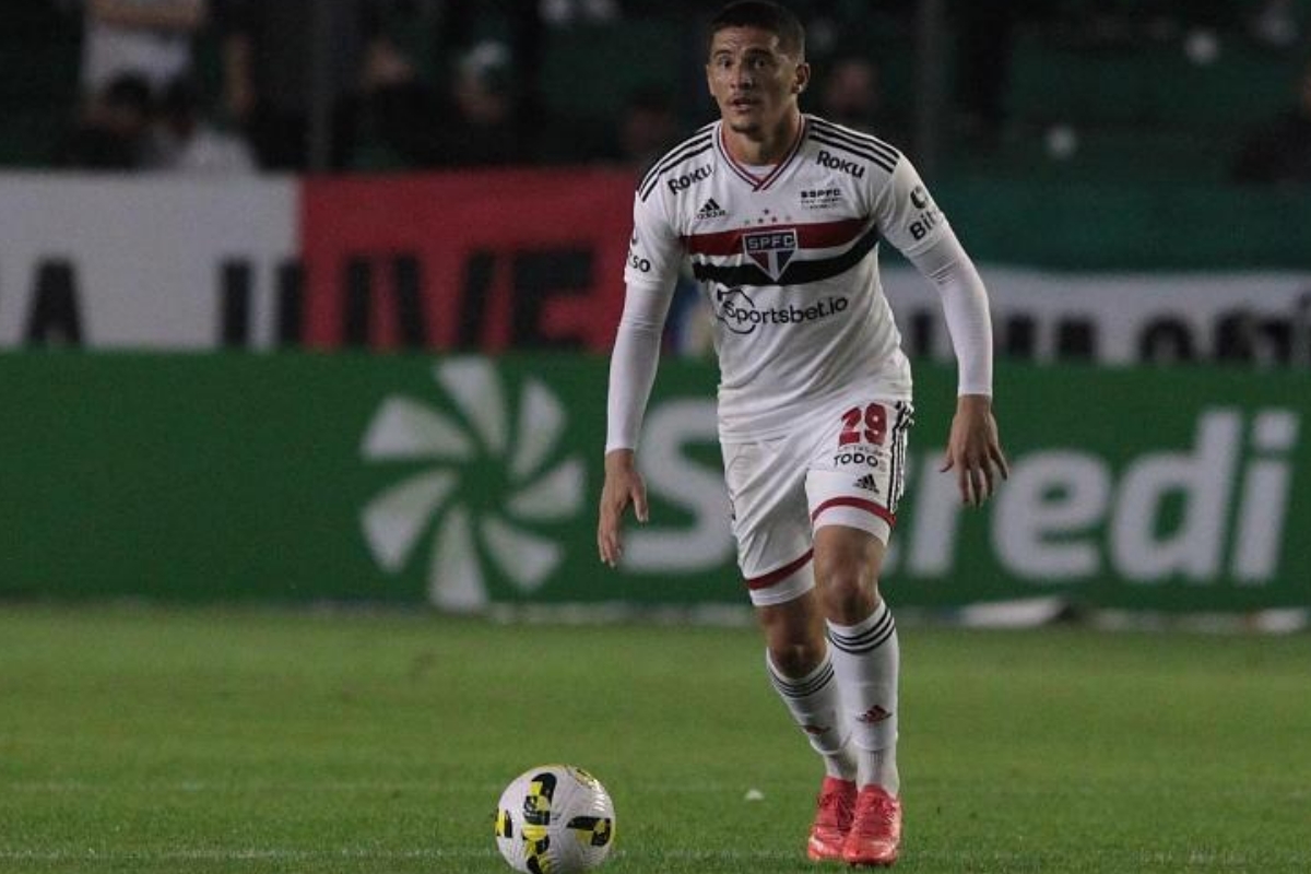 São Paulo anuncia renovação de volante campeão da Copa do Brasil