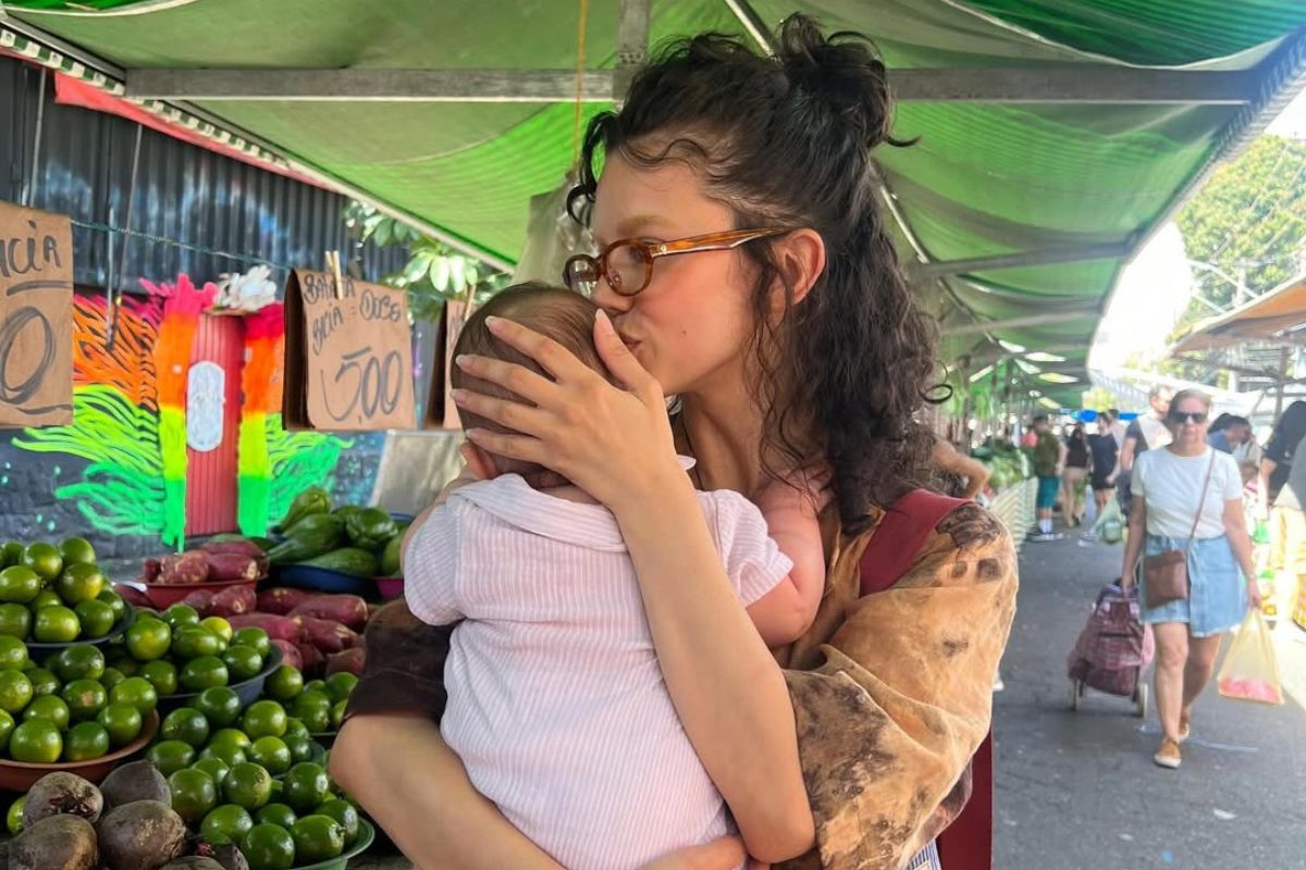 Foto: Manu Gavassi compartilha clique raro com a filha de 4 meses