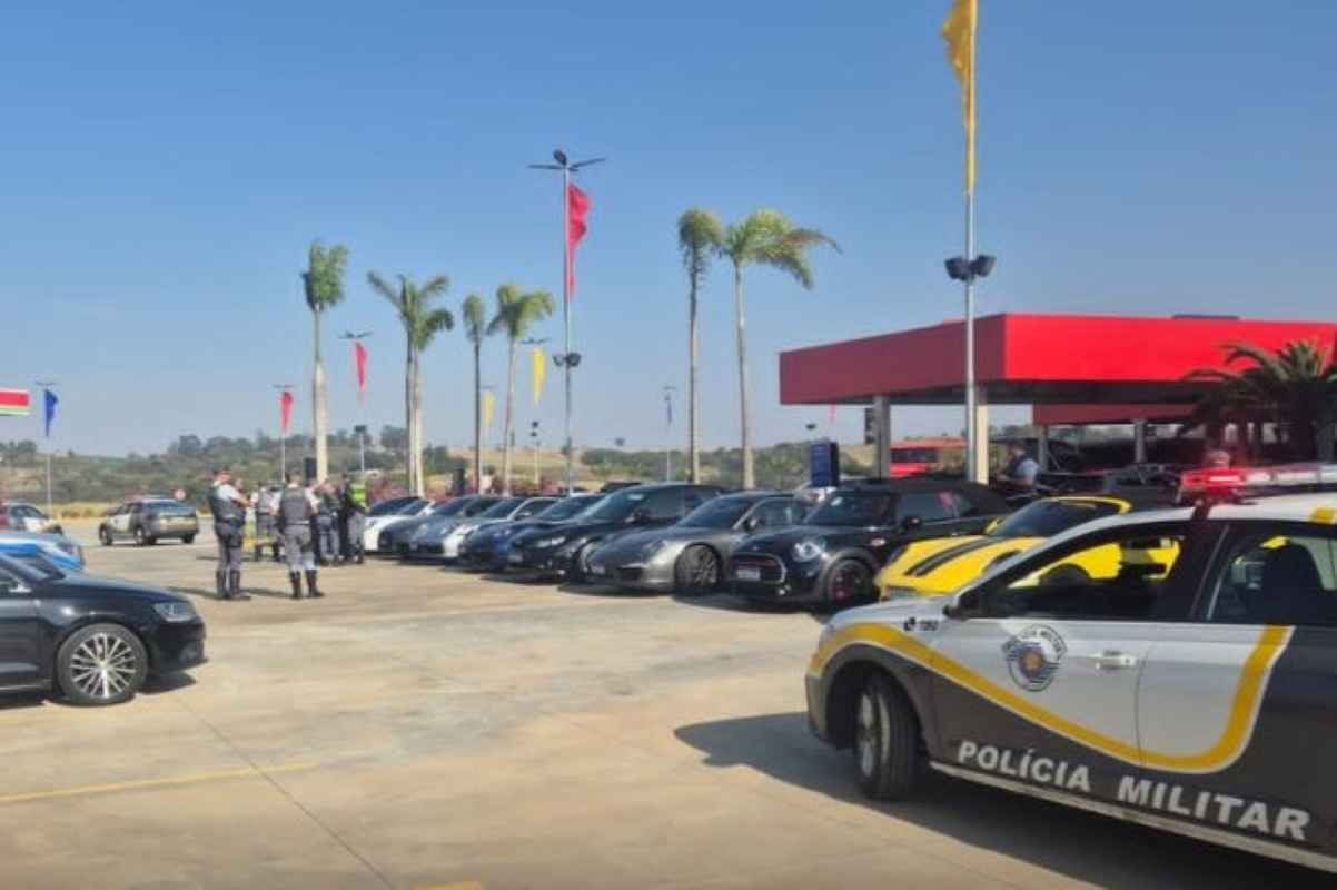 Três são presos por racha com carros de luxo em rodovia de SP