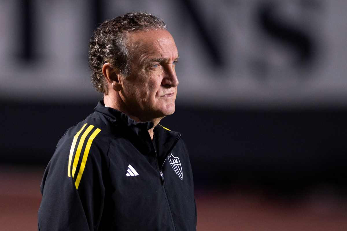 “Fiz e faria de novo”, destaca Cuca sobre mudanças antes do clássico