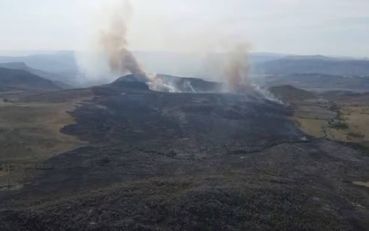 Fogo atinge mais de 900 hectares na Chapada dos Veadeiros, diz ICMBio