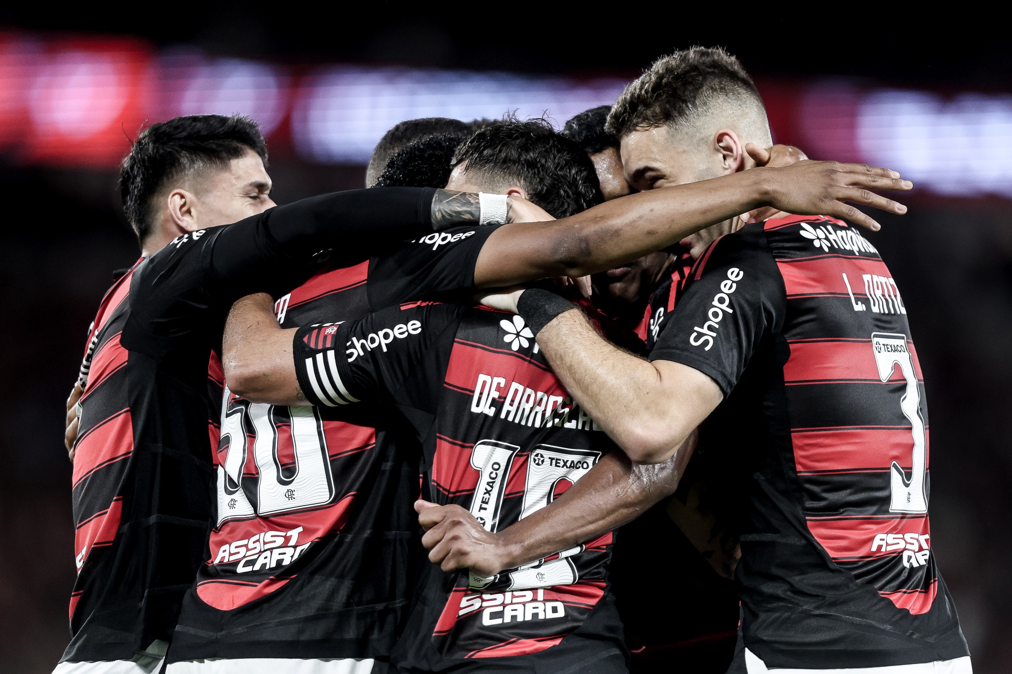 Flamengo: Base Imbatível, Mercado Quente e Maracanã Renovado! O Mengão Não Para!