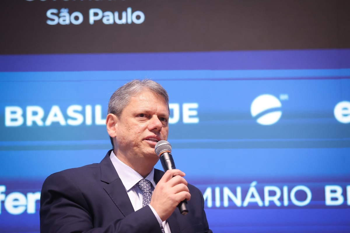 “40 anos em 4” de Tarcísio já foi prometido por Lula e Marçal em 2022