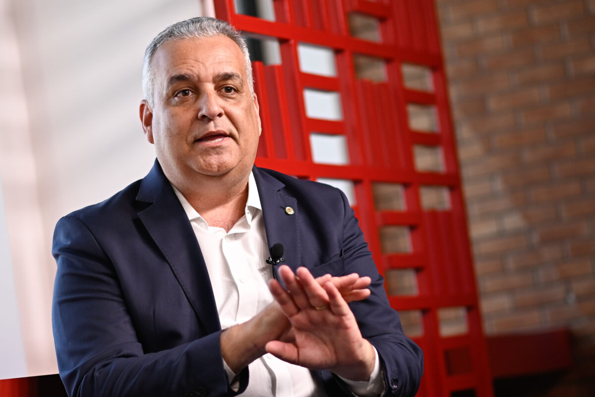 Autorizado, relator da CPMI do INSS diz que não visitará Bolsonaro