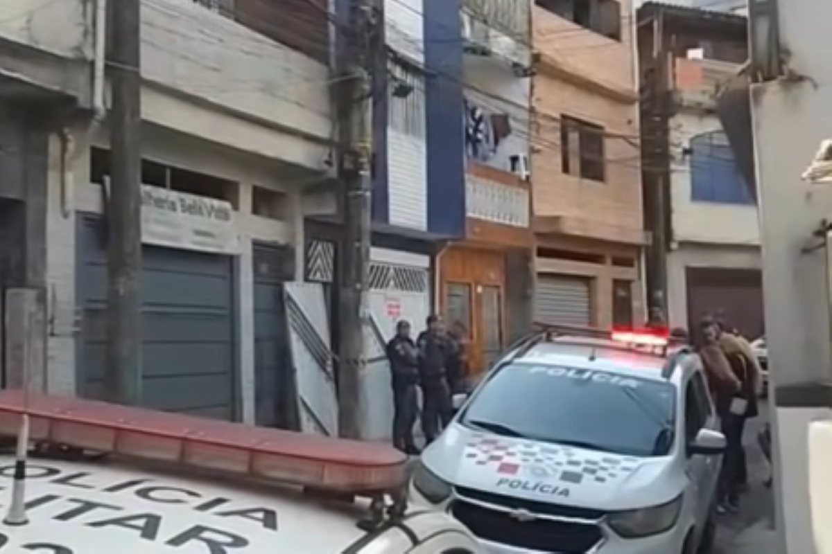 Homem invade casa e mata ex-companheira a tiros na Grande São Paulo