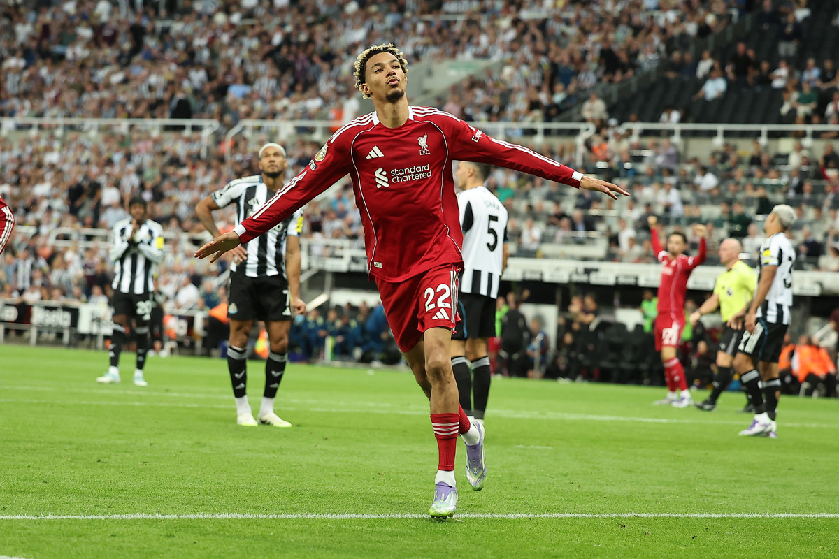 Premier League: Liverpool marca no fim e vence Newcastle fora de casa