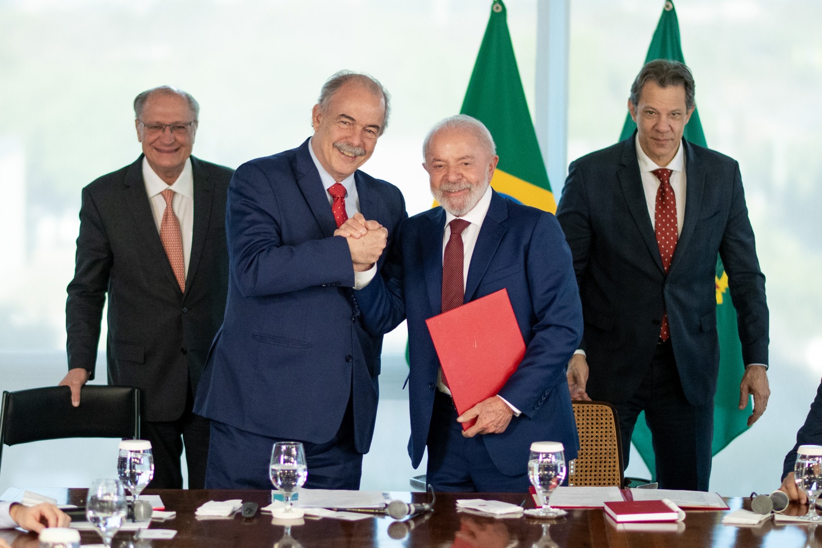 Lula e Alckmin anunciam R$ 12 bi em crédito para impulsionar indústria