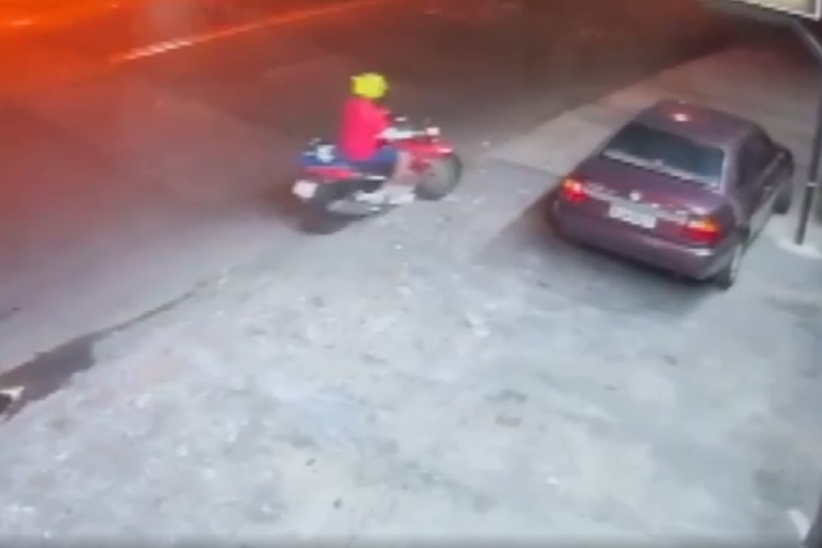 Motociclista morre com linha de cerol presa no pescoço. Vídeo
