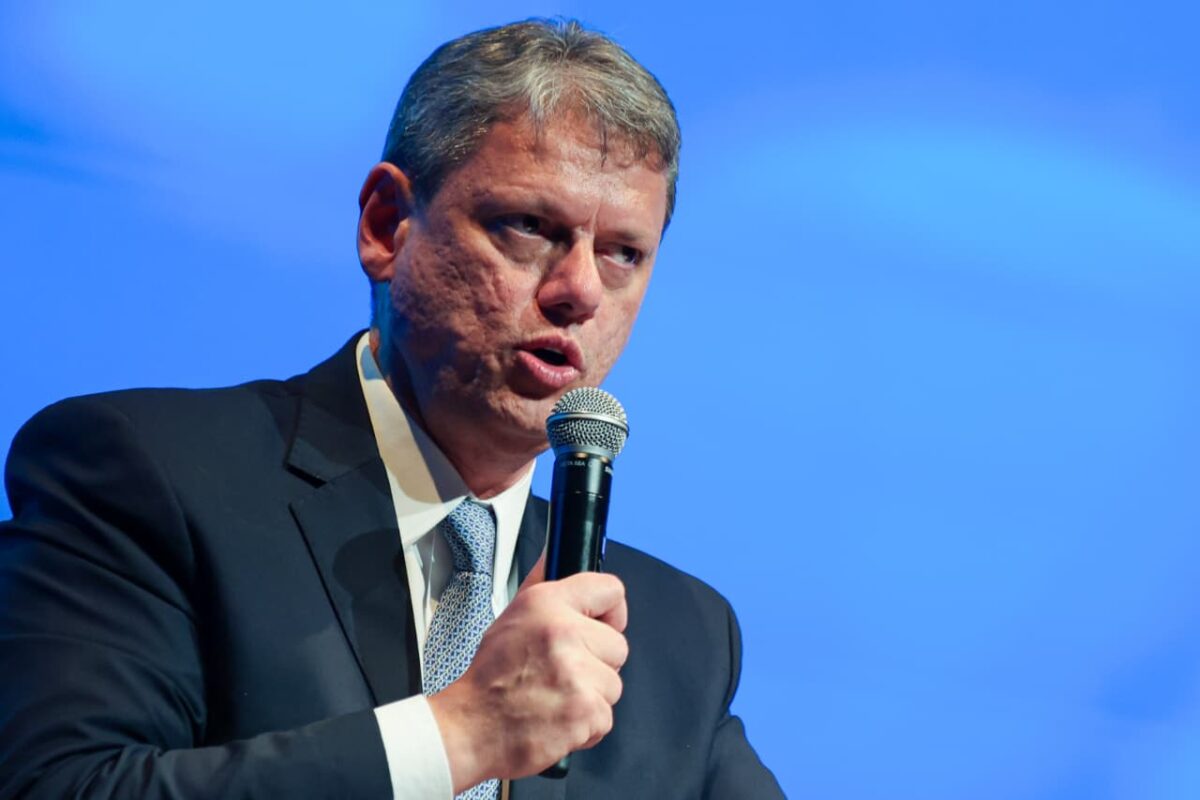 Tarcísio expõe desânimo a aliados e rechaça enfrentar Lula em 2026
