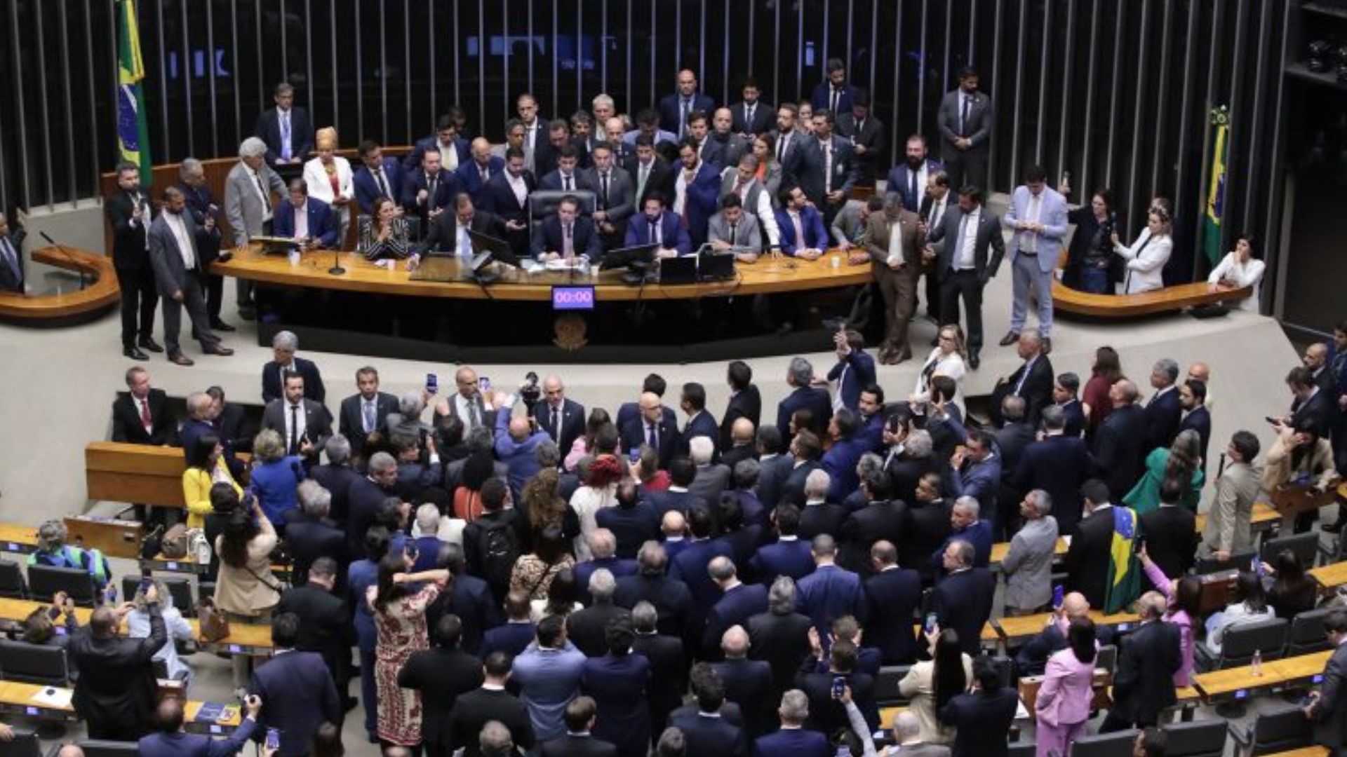 A isenção e o “plano B” da oposição contra o governo