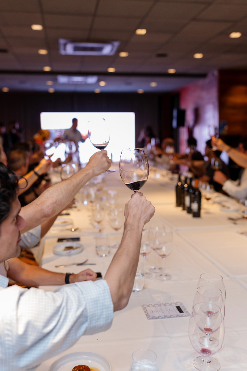 Marlon e Branco Amaral celebram os 30 anos do vinho Catalina - Metrópoles