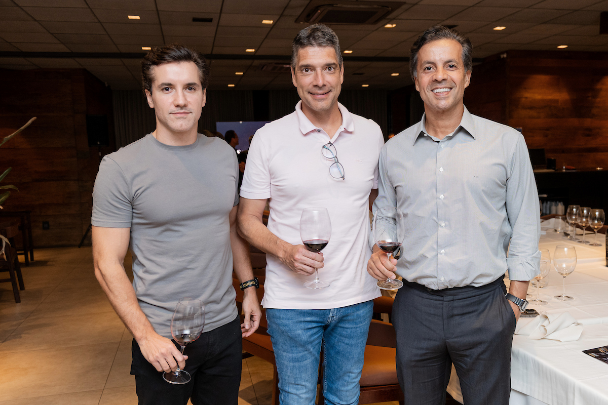 Marlon e Branco Amaral celebram os 30 anos do vinho Catalina - Metrópoles