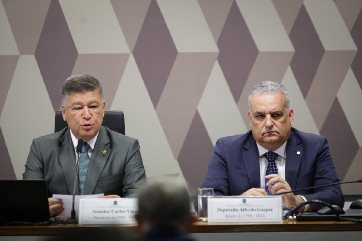 Presidente da CPMI Carlos Viana (Podemos_MG) e o relator Alfredo Gaspar (União-AL)