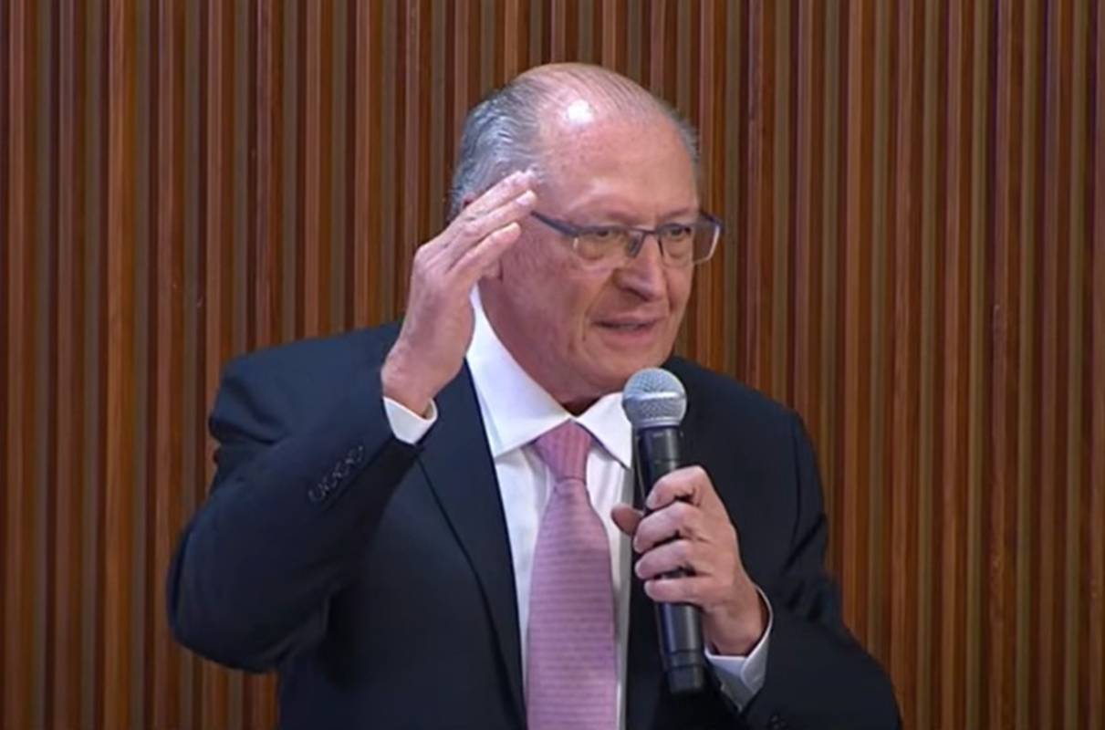 Com Lula e ministros, Alckmin chama tarifa de Trump de “injustificada”