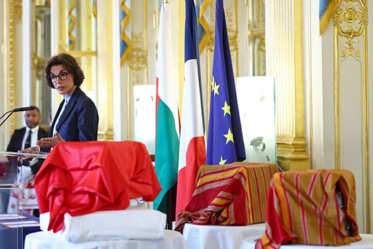 França devolve 3 crânios humanos a Madagascar em ato de reparação